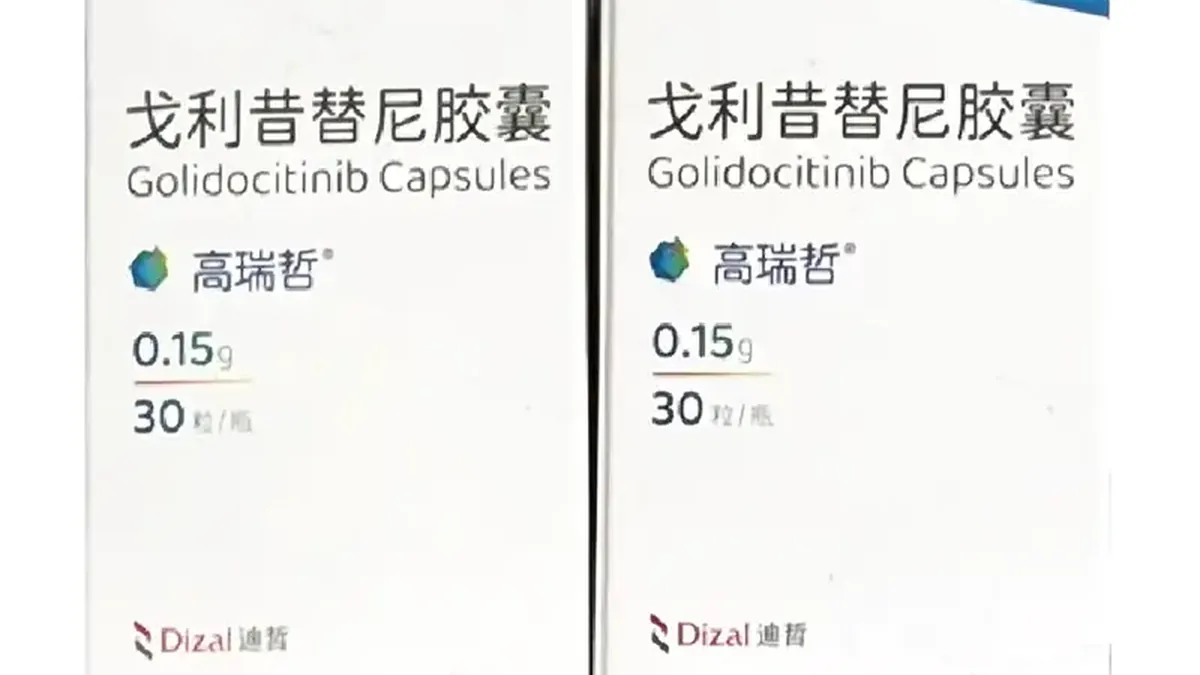 医生与患者讨论利特昔替尼和巴瑞替尼的选择
